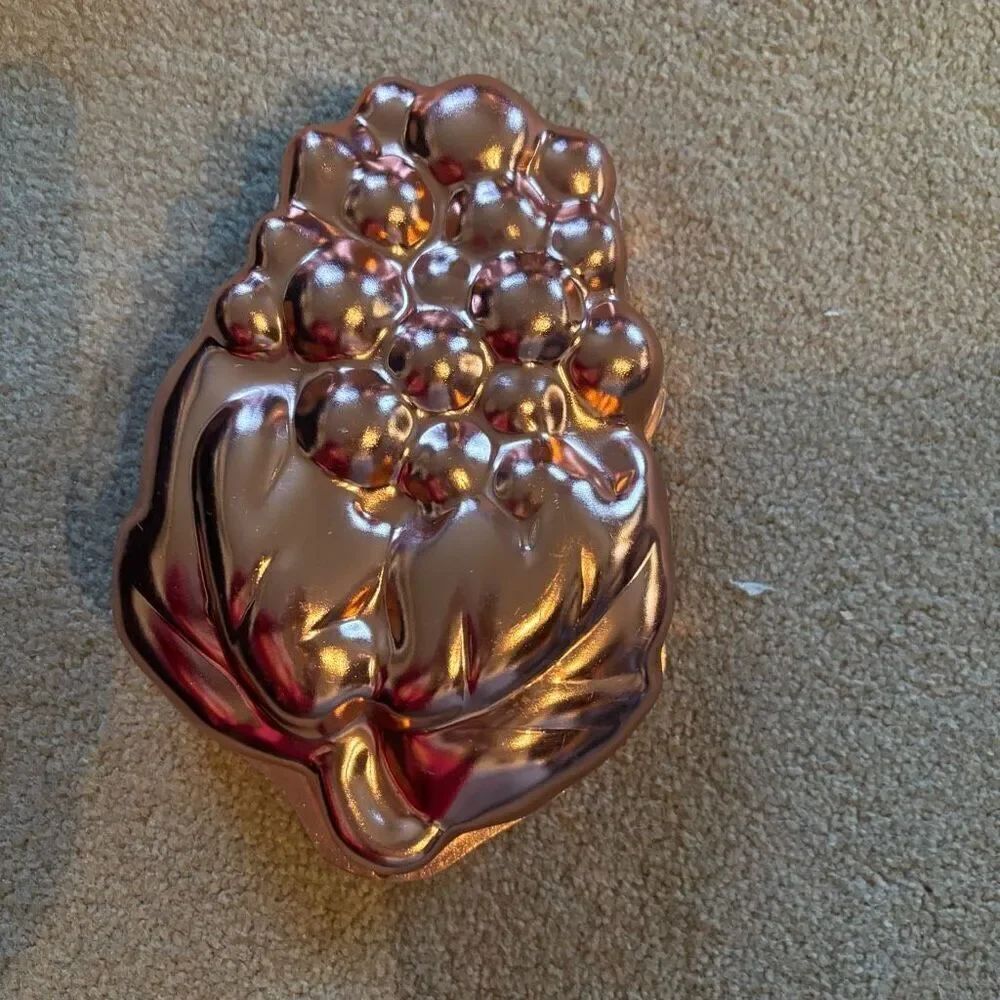 Wear-Ever Vintage Copper Grape Cluster 6 Cup Jello Mold